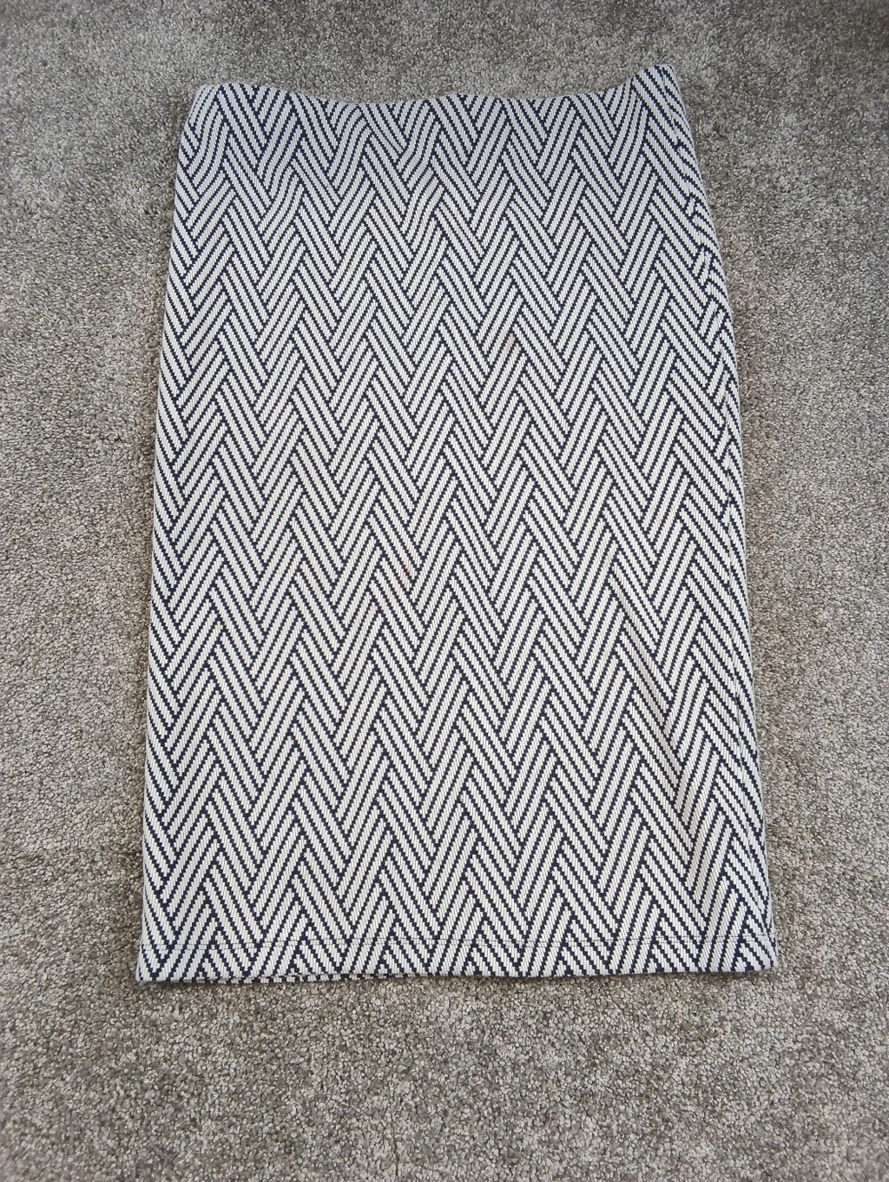 Zara Trafaluc Women’s Blue & White Geometric Knit Straight & Pencil Skirt Size L